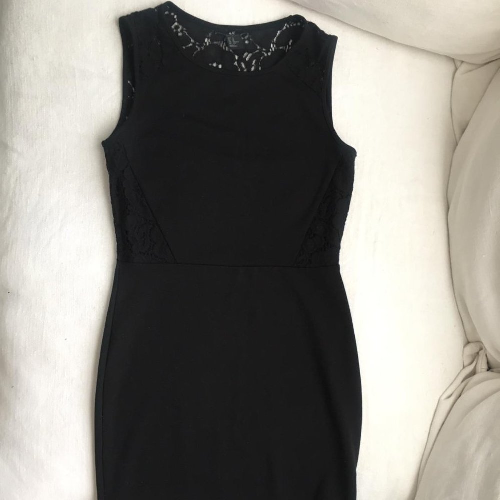 BLACK LACE DETAIL DRESS